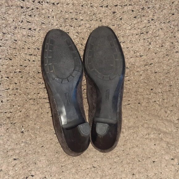 BRUNATE-Italy-Brown Shimmer Suede-Bronze Chain Pumps-Sz 39-Near Mint - Picture 8 of 8